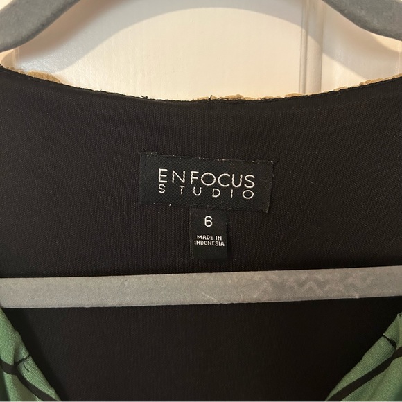 Enfocus Studio Striped Dress with Full Slip Rouched Shoulder SZ 6 - Picture 3 of 7